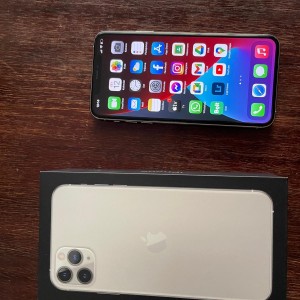 Iphone 11 pro max prodajem