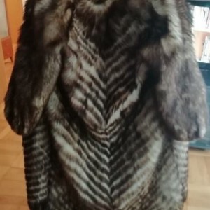 Ženska dugačka bunda original krzno od Korejskog vuka. Veličina 44.