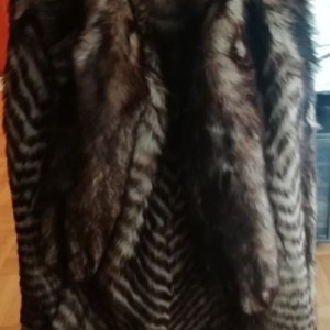 Ženska dugačka bunda original krzno od Korejskog vuka. Veličina 44.