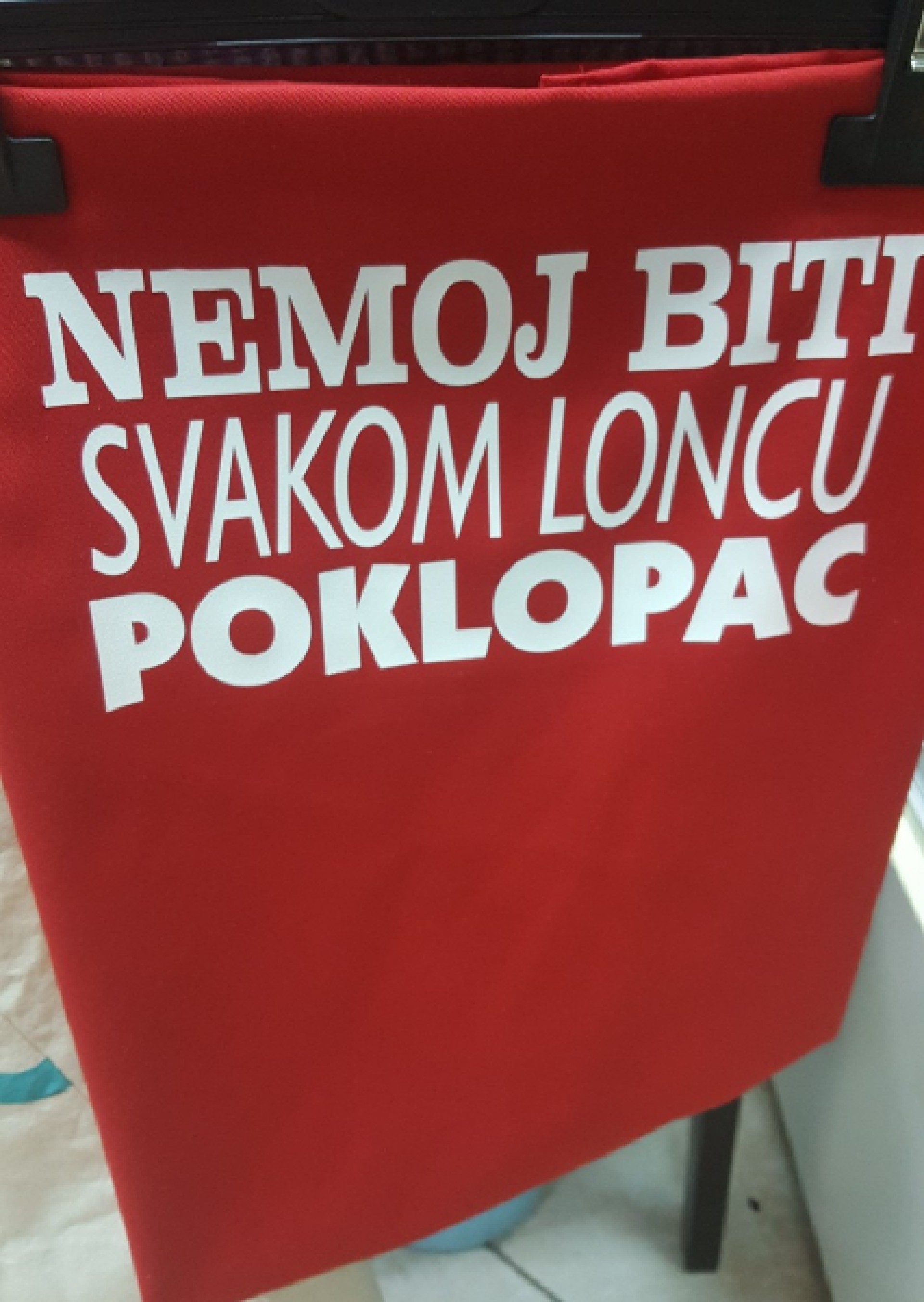 Pregača sa šaljivim natpisom 54
