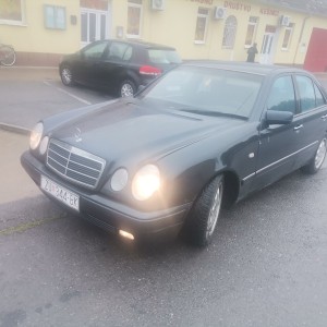 MERCEDES E290