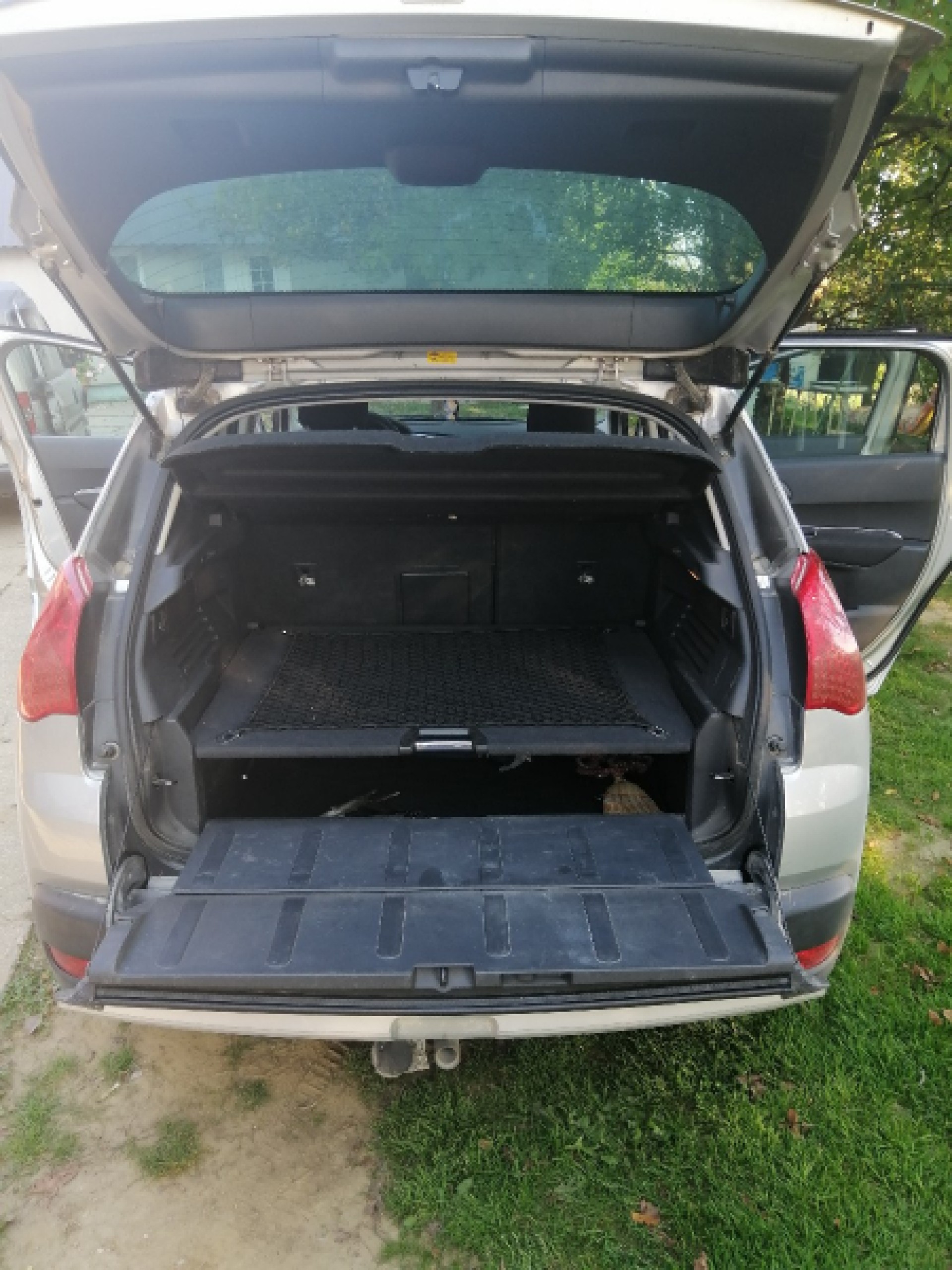 Prodajem automobil Peugeot 3008 1,6HDI