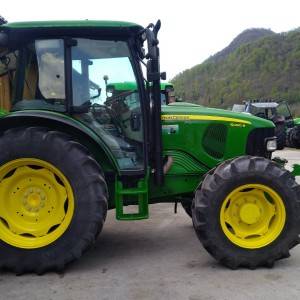 PRODAM TRAKTOR John Deere 5090R HIDRAVLIKA IN KARDAN - KLIMA- 42 KM/H