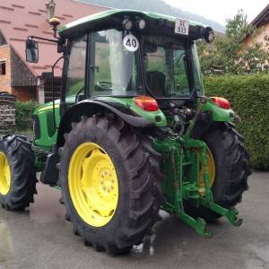 PRODAM TRAKTOR John Deere 5090R HIDRAVLIKA IN KARDAN - KLIMA- 42 KM/H