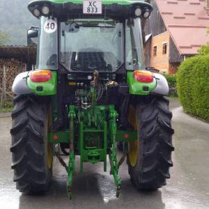 PRODAM TRAKTOR John Deere 5090R HIDRAVLIKA IN KARDAN - KLIMA- 42 KM/H