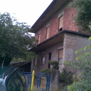 Nedovršena kuća Starigrad - prodaje se