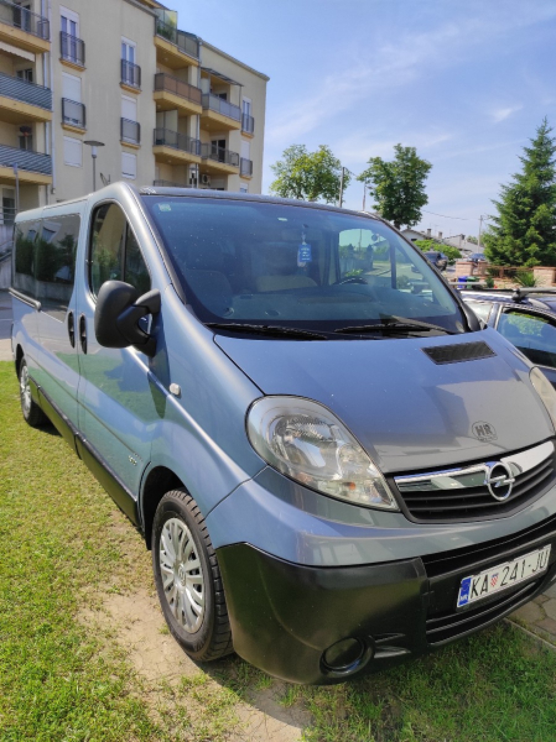 NAJAM PUTNIČKIH KOMBI VOZILA ZAGREB/KARLOVAC