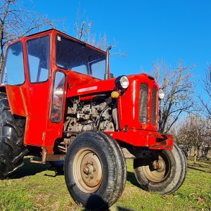 Traktor  imt 558 78god sa  kabinom I kompresorom, registriran