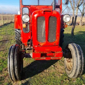 Traktor  imt 558 78god sa  kabinom I kompresorom, registriran