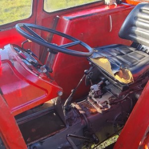 Traktor  imt 558 78god sa  kabinom I kompresorom, registriran