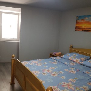 ** Prodajem dva apartmana u Vrsima**