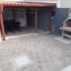 ** Prodajem dva apartmana u Vrsima**