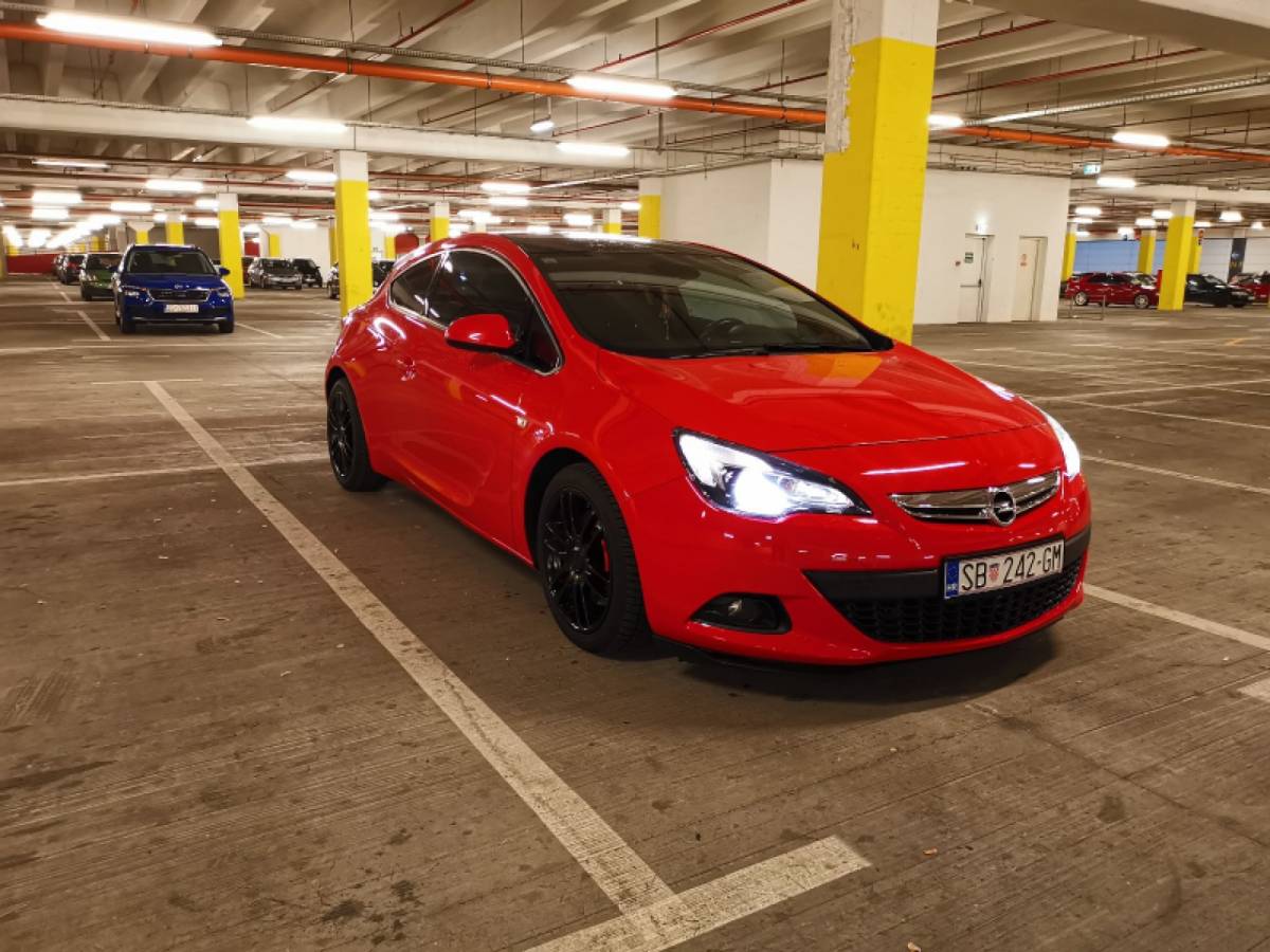 Opel Astra J GTC