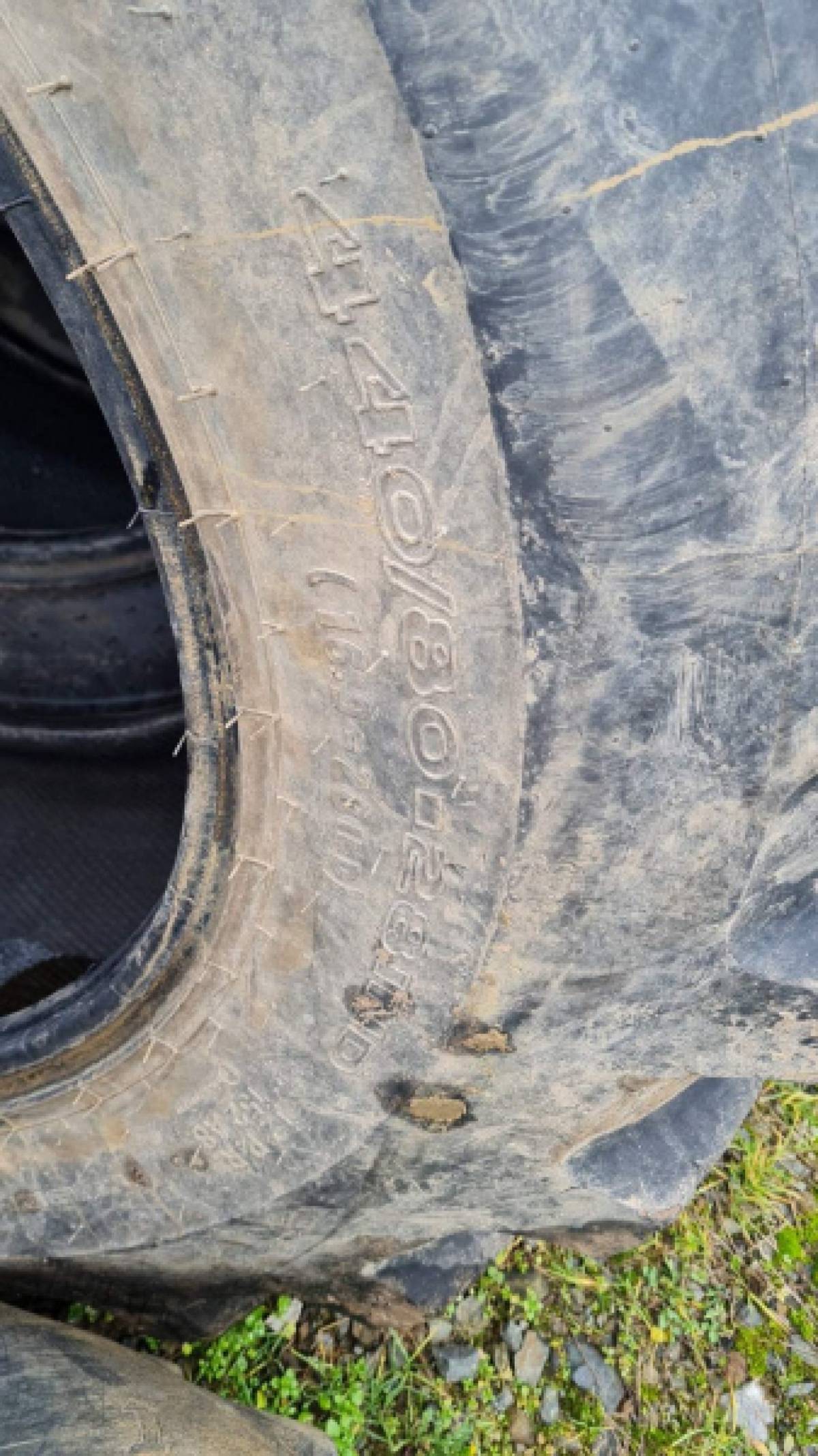 Gume za JCB GALAXY 440/80R28 16.9X28