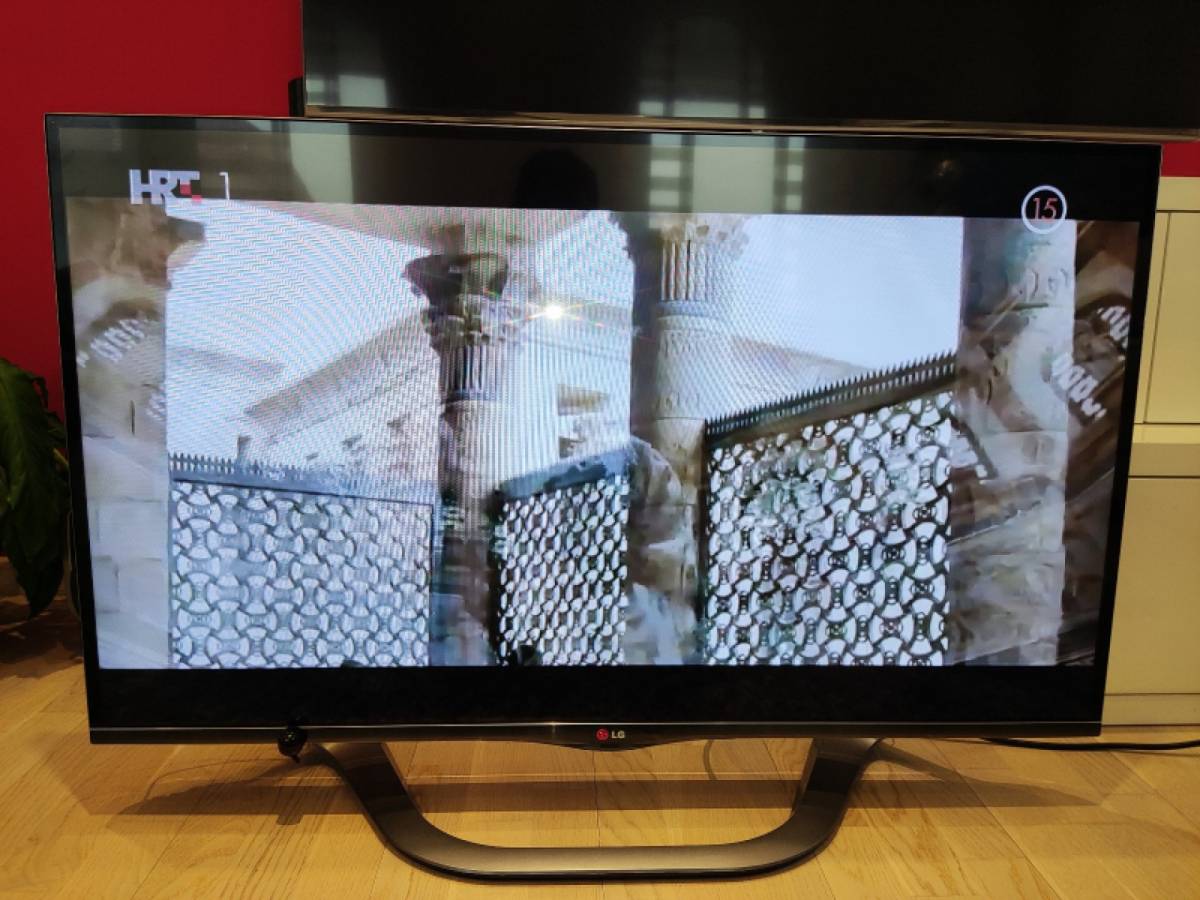 LG 42LA690S