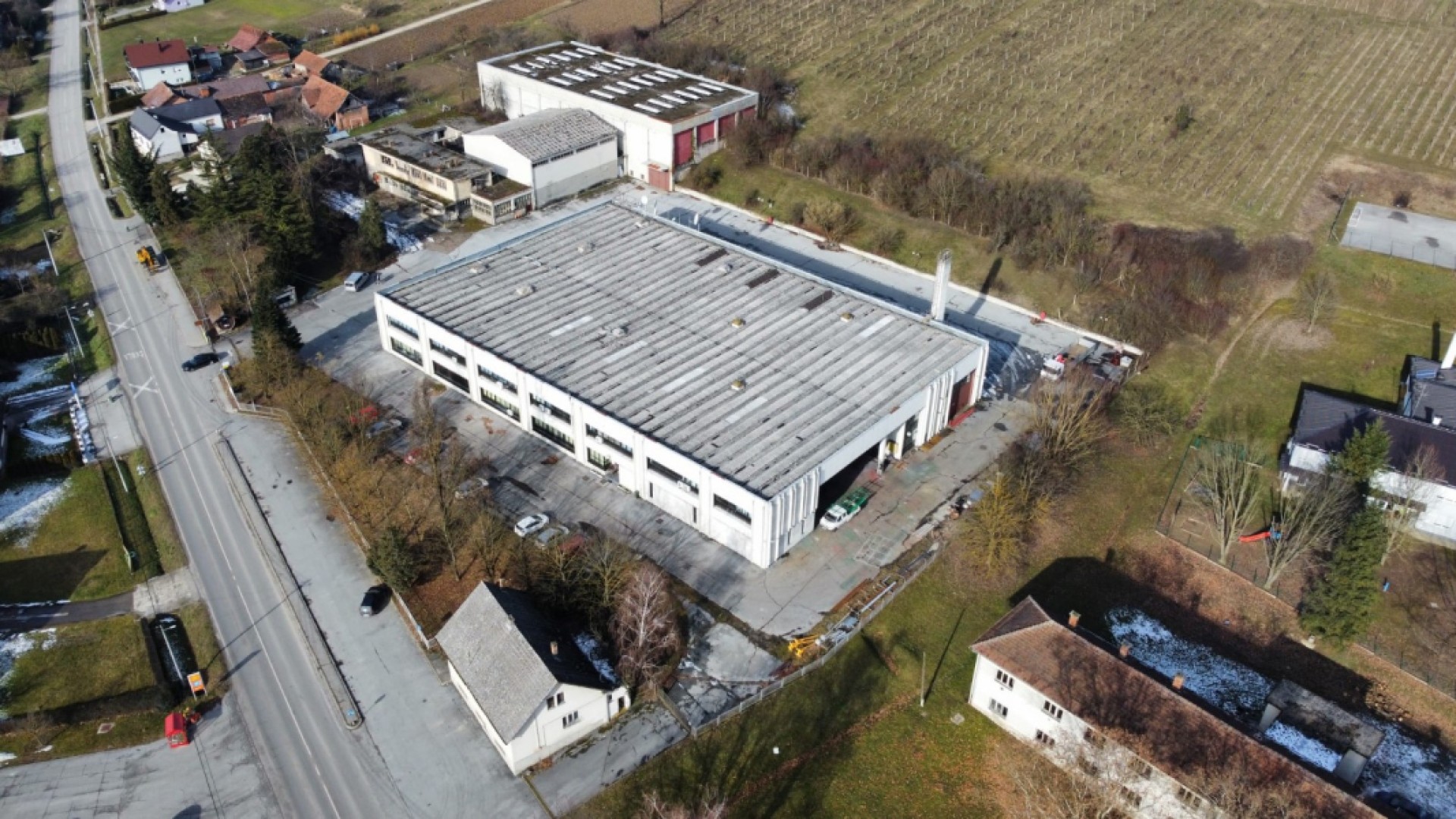 SKLADIŠTE / PROIZVODNI POGON / DISTRIBUTIVNI CENTAR TOTAL 6900 M2