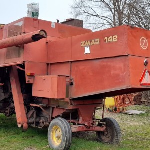 Kombajn Zmaj 142