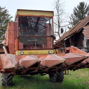 Kombajn Zmaj 142