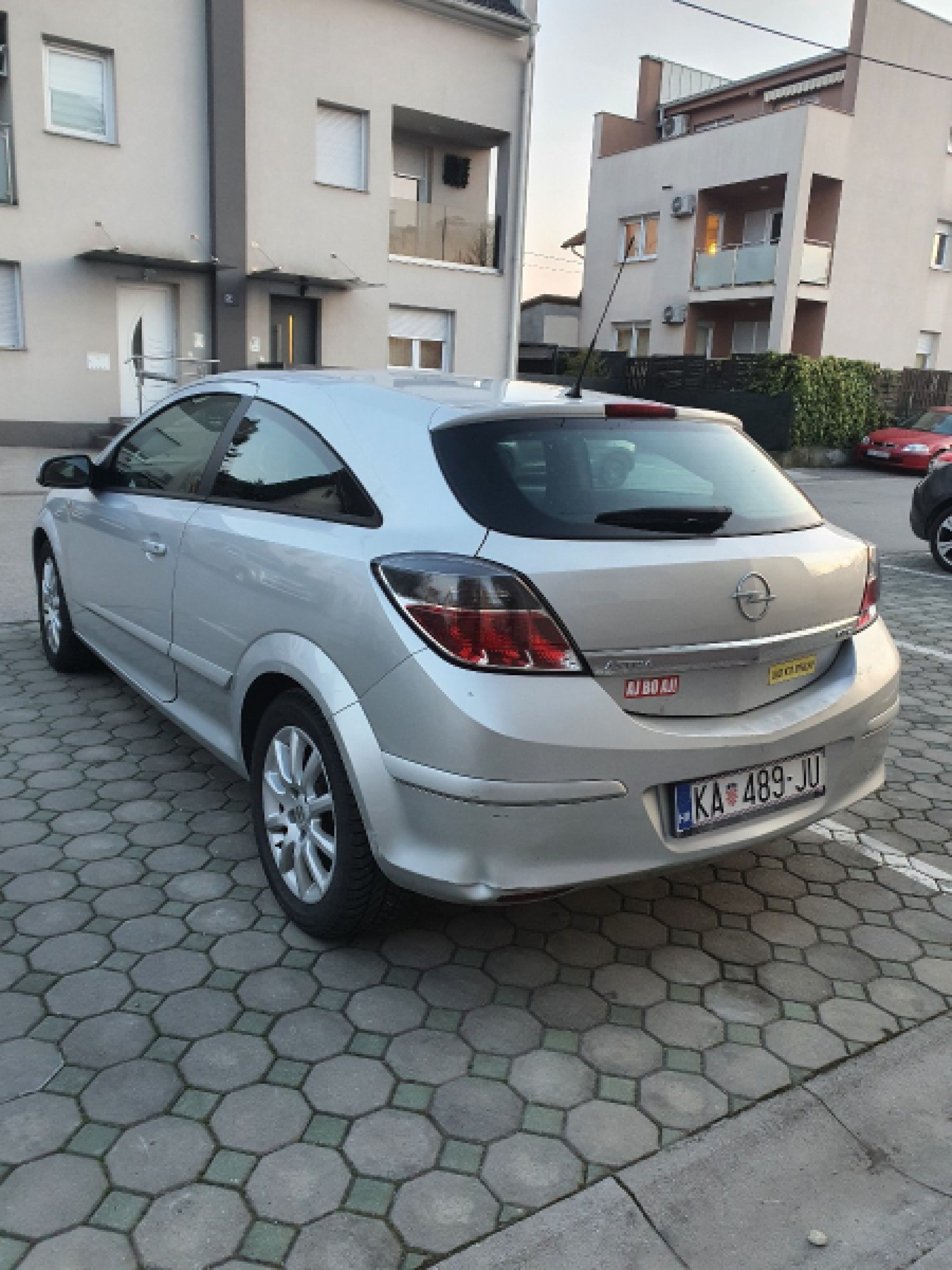 Opel Astra H GTC 1.7cdti
