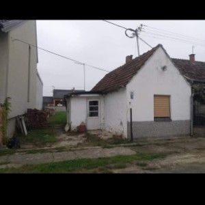 Stara kuća za rušenje