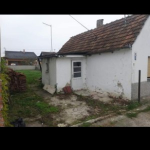 Stara kuća za rušenje