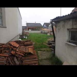 Stara kuća za rušenje
