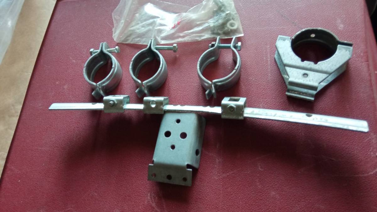 Univerzalni nosač 4 LNB-a za 1 tanjur,