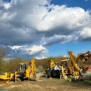 Kupujem Jcb 3cx ili 4cx ili druge građevinske kombinirke