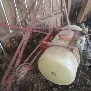Prodajem traktorsku špricu 300l