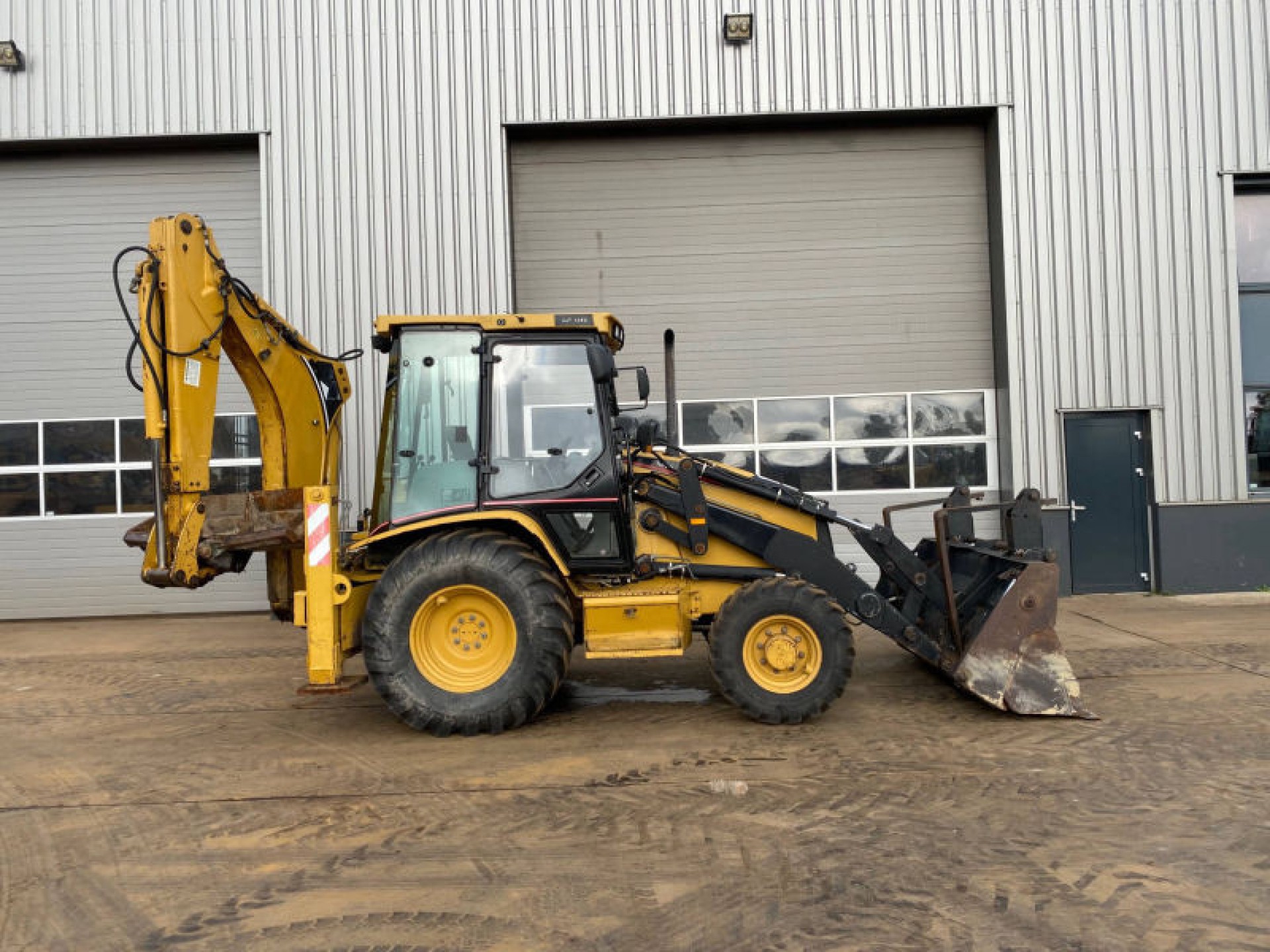 Kombinirka Caterpillar 428 D, 2004 Godina