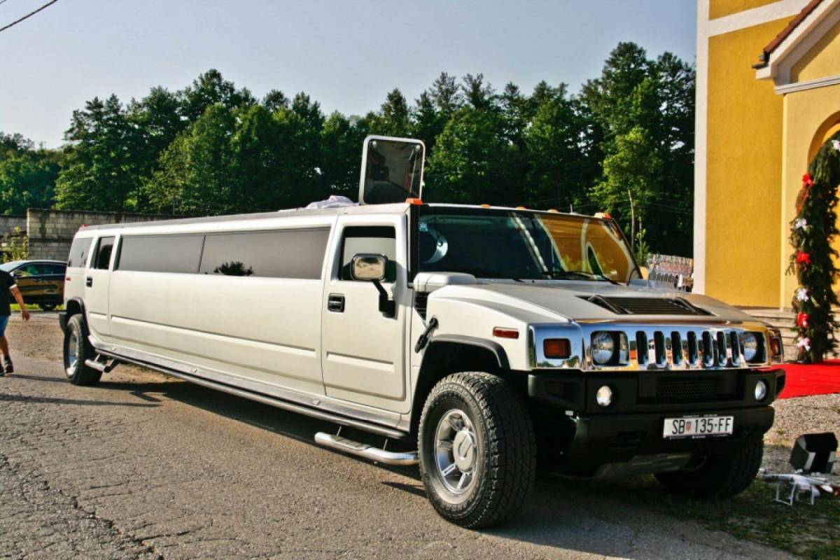 Najam Hummer H2 limuzine od 11 metara
