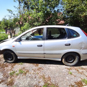 KARAMBOLIRANA/ZA DIJELOVE: Nissan Almera Tino