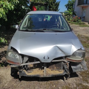 KARAMBOLIRANA/ZA DIJELOVE: Nissan Almera Tino