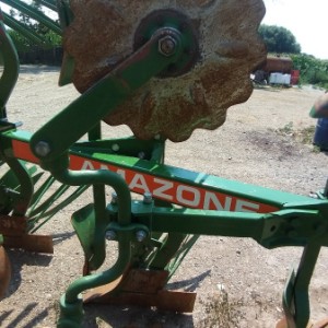 Prodajem plug VOGEL NOOT 1020M-AMAZONE 4br ili mijenjam za Rotodrljaču
