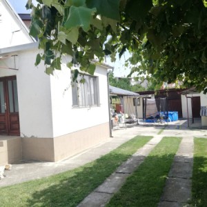 Prodaja dvije kuće u Našicama