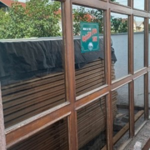 PRODAJEM 2 HRASTOVA IZLOGA ZA POSLOVNI PROSTOR.CIJENA POVOLJNA!