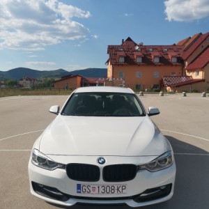 Prodajem auto zbog odlaska u inozemstvo