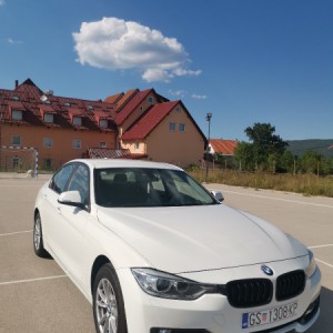 Prodajem auto zbog odlaska u inozemstvo