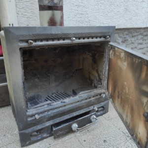 ULOŽAK ZA KAMIN SA DIMNOM CIJEVI