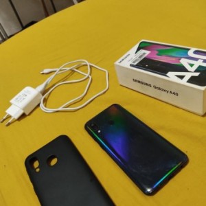 Samsung Galaxy A40 4/64 *izvrsno stanje*
