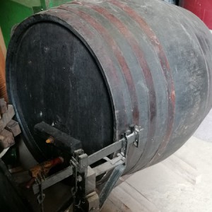 PRODAJEM DRVENE BAČVE ZA VINO I DRVENE KACE