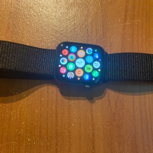 Prodajem Apple Watch 4 44mm