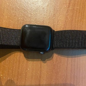 Prodajem Apple Watch 4 44mm