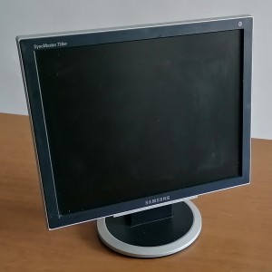SAMSUNG SyncMaster 730 BF, 17 (42)