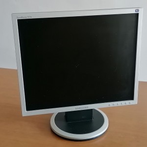 SAMSUNG SyncMaster 940N, 19 (43)