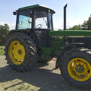 John Deere 3350