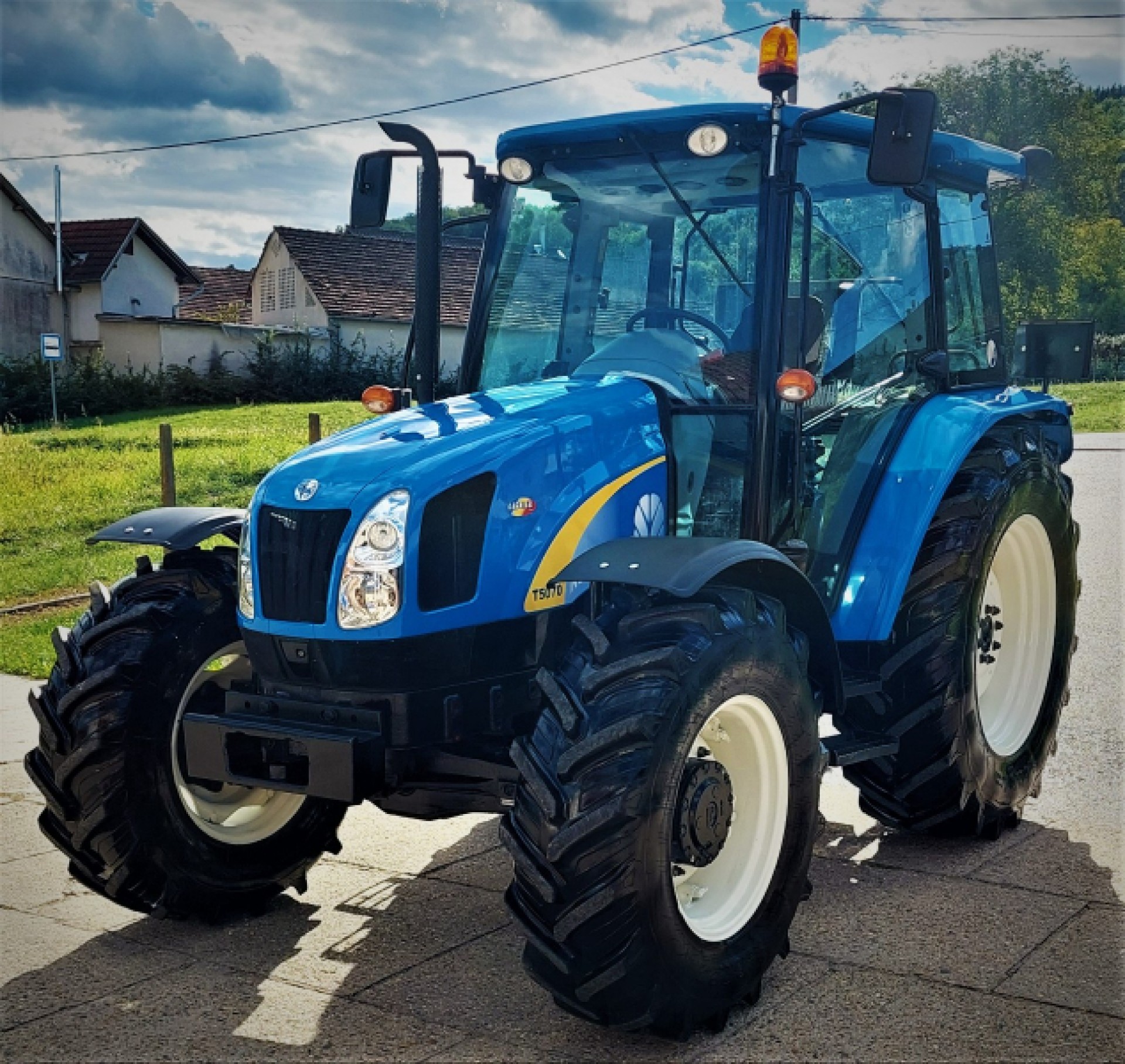 Traktor New Holland T5070, TOP STANJE
