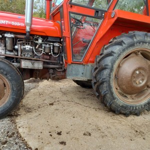Prodajem traktor IMT 533 s kabinom