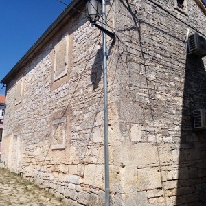 Vila u Tinjanu, Istra