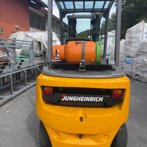 Viličar Jungheinrich TFG425 plinski 2017. God